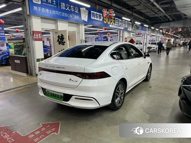 BYD Qin PLUS EV 2022 Белый из Китая, фото 3