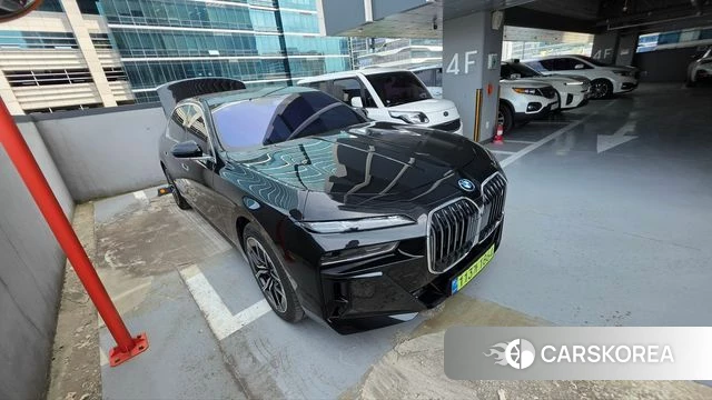 BMW 7 Series (G70) 2025 Черный из Кореи, фото 3