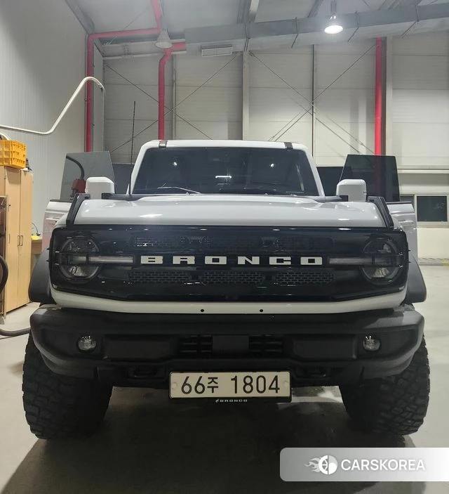 Ford Bronco 6th Generation 2023 Белый из Кореи, фото 3