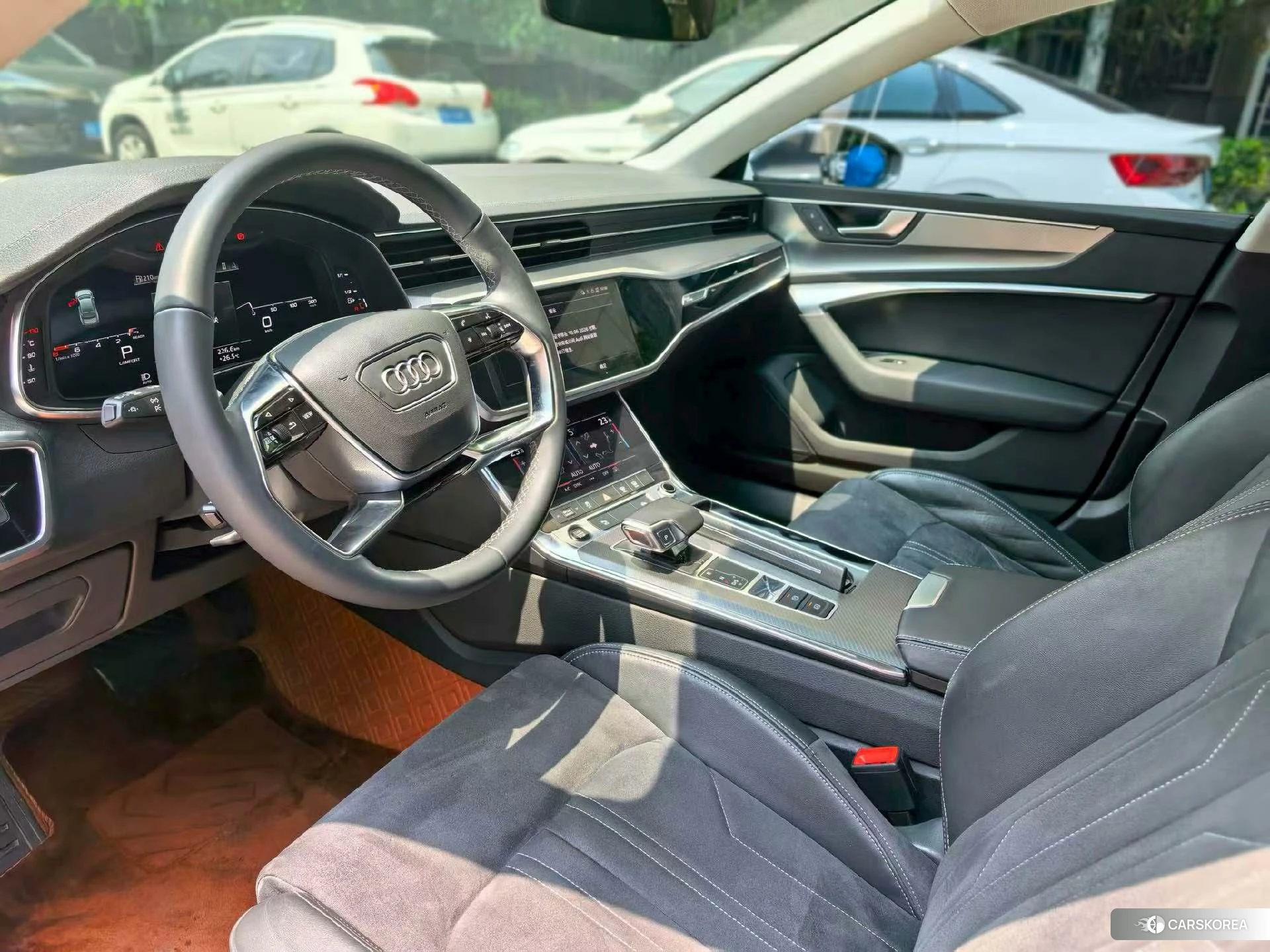 Audi A7L 2022 Серебристо-серый из Китая, фото 3