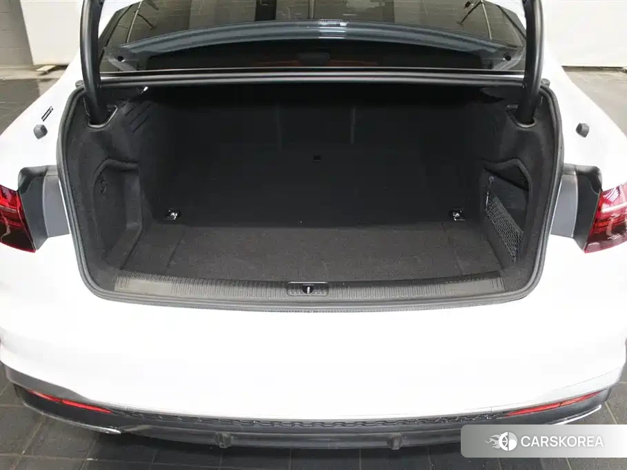 Audi A4L 2024 Белый из Китая, фото 6
