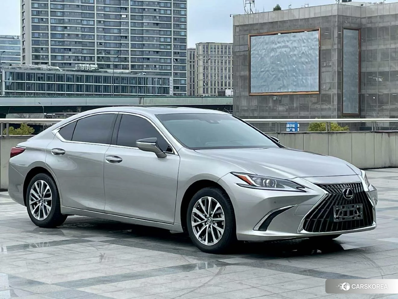 Lexus ES 2021 Серебристо-серый из Китая, фото 3