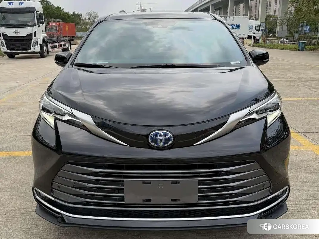 Toyota Sienna 2023 Черный из Китая, фото 6