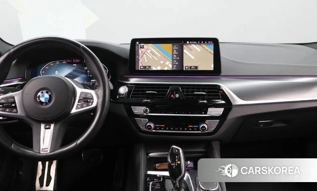 BMW 5 Series (G30) 2023 Белый из Кореи, фото 3