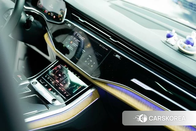 Audi Q7 2021 Черный из Китая, фото 3
