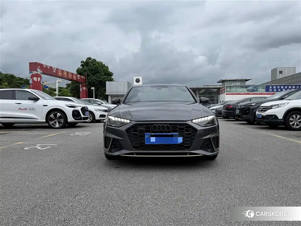 Audi A4L 2025 Silver/gray из Китая, фото 3