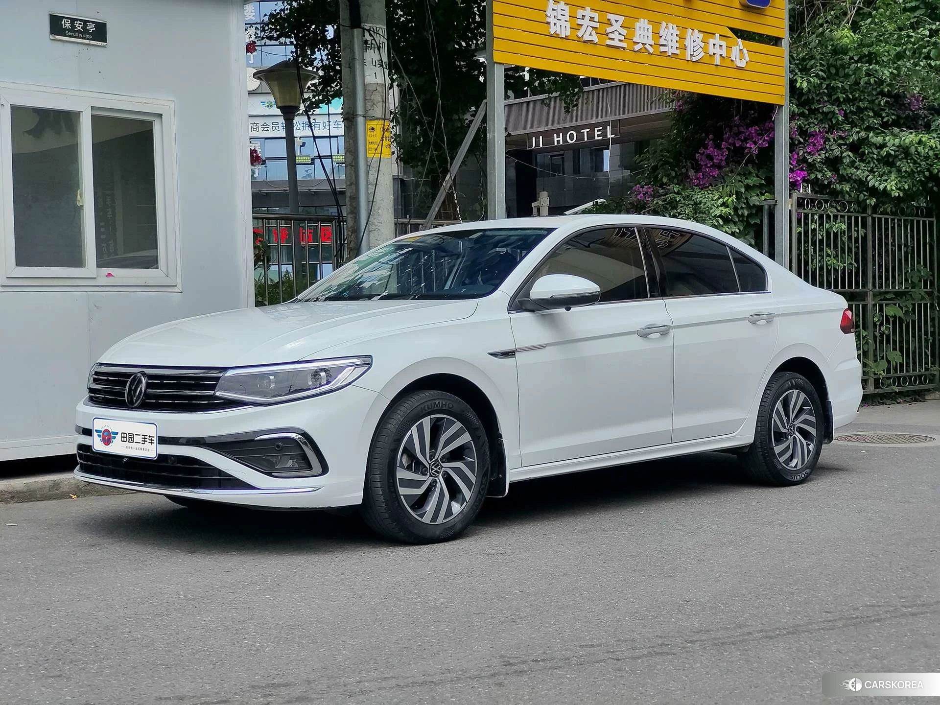 Volkswagen Bora 2023 Белый из Китая, фото 3