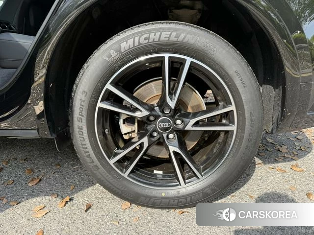 Audi Q5L id 4300900 из Китая 9