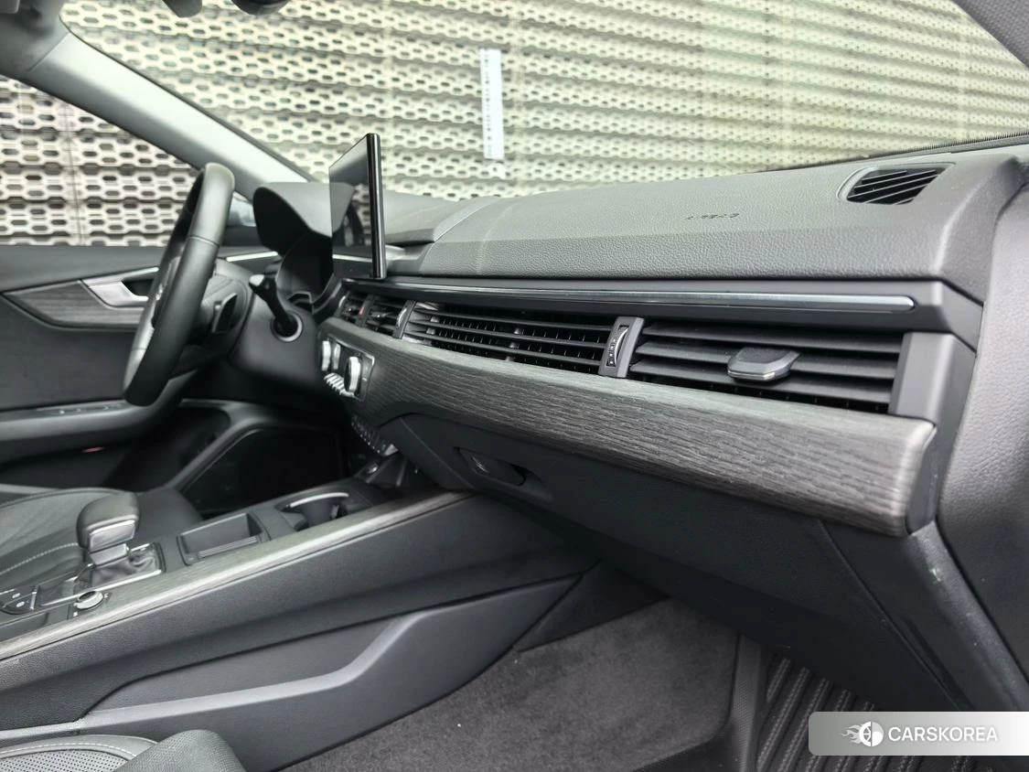 Audi A4L id 4452708 из Китая 12
