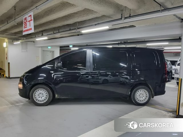 Hyundai Staria 2022 Черный из Кореи, фото 3