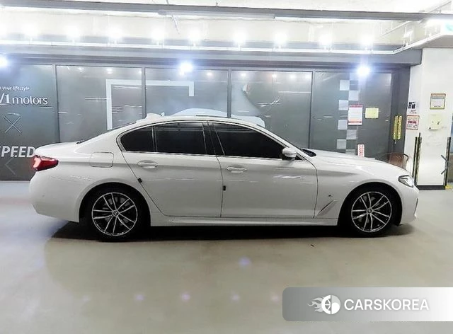 BMW 5 Series (G30) 2021 Белый из Кореи, фото 3