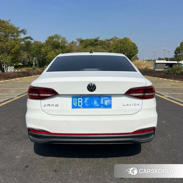 Volkswagen Lavida 2023 Белый из Китая, фото 3