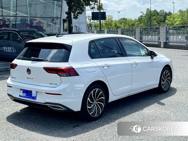 Volkswagen Golf 2024 Белый из Китая, фото 5