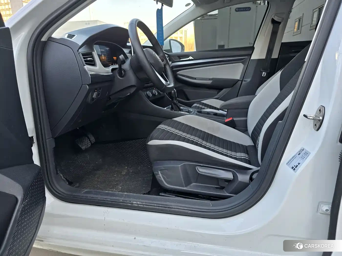 Volkswagen Bora 2024 Белый из Китая, фото 3