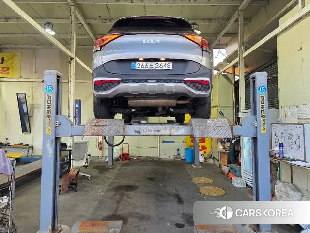 Kia Sportage 5th Generation 2021 Серебристо-серый из Кореи, фото 3