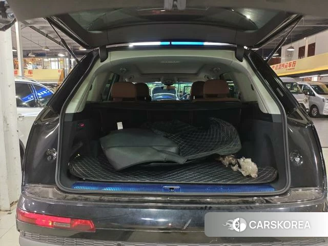 Audi Q7 2023 Черный из Китая, фото 3