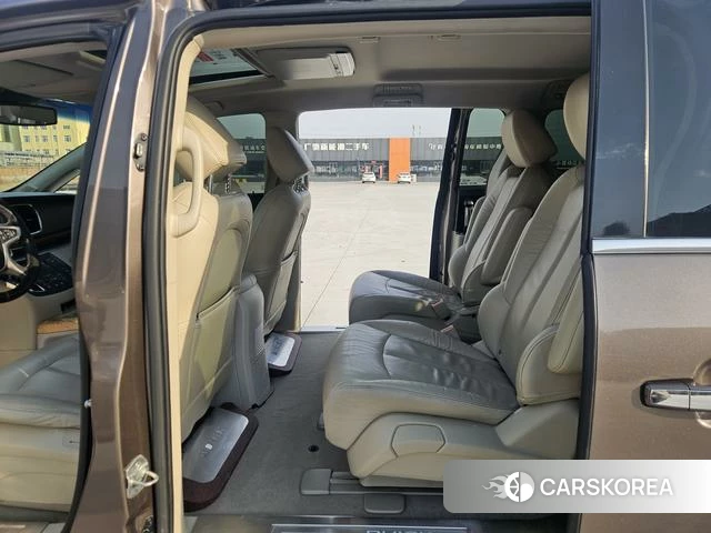 Buick GL8 2018 Коричневый из Китая, фото 3