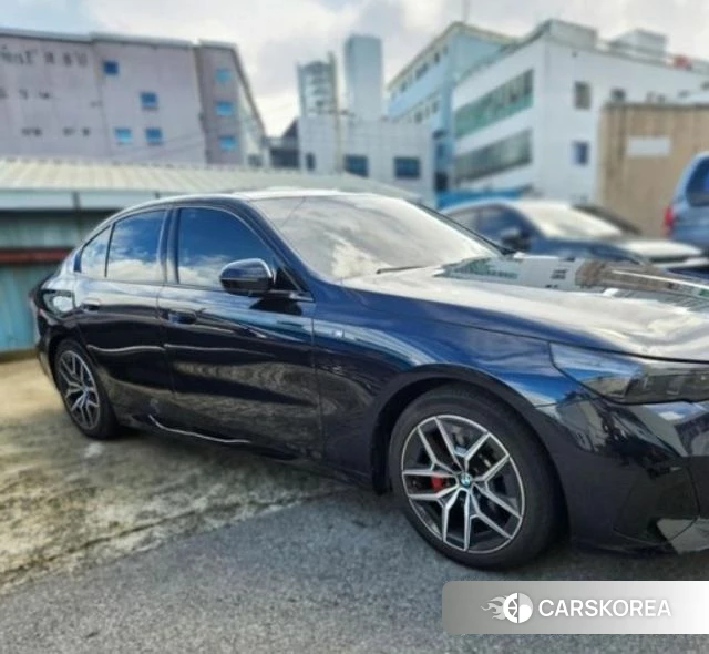 BMW 5 Series (G60) 2024 Черный из Кореи, фото 3