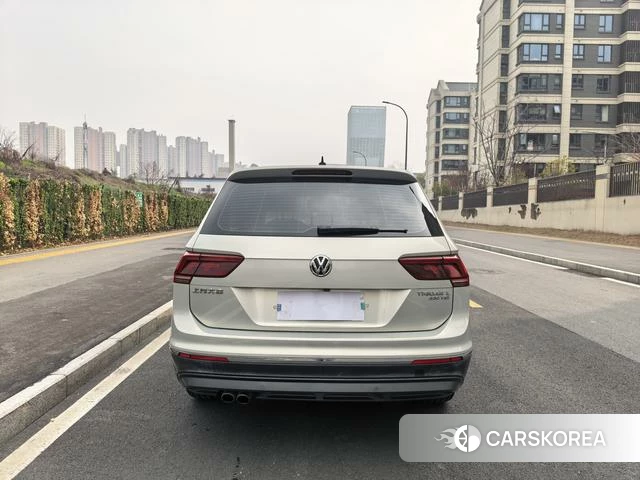 Volkswagen Tiguan L 2018 Серебристо-серый из Китая, фото 4