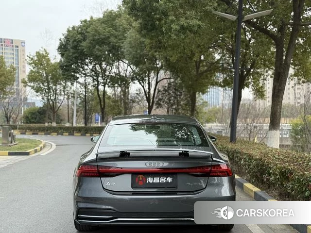 Audi A7 2024 Темно-серый из Китая, фото 3