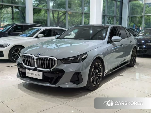 BMW 5 series (imported) 2024 Темно-серый из Китая, фото 3