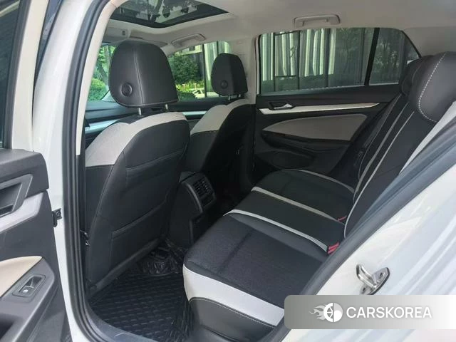 Volkswagen Golf 2023 Белый из Китая, фото 3