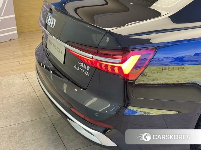 Audi A6L id 4256696 из Китая 9