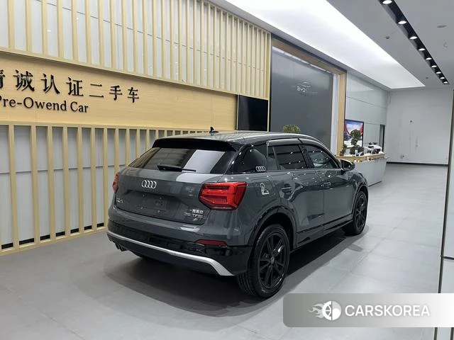 Audi Q2L 2020 Темно-серый из Китая, фото 3