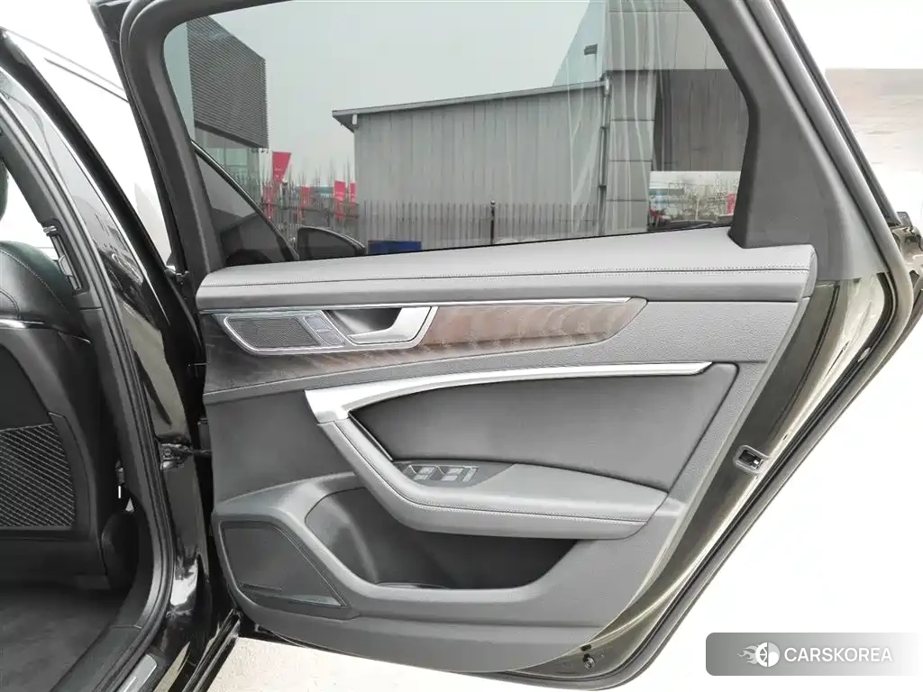 Audi A6L id 4515324 из Китая 14