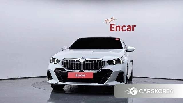 BMW 5 Series (G60) id 4505457 из Кореи 23