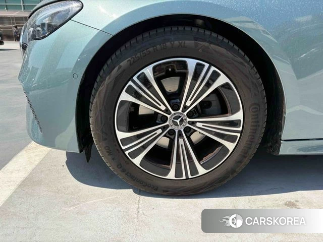 Mercedes-Benz E-Class W214 2025 Светло-серебряный цвет из Кореи, фото 3