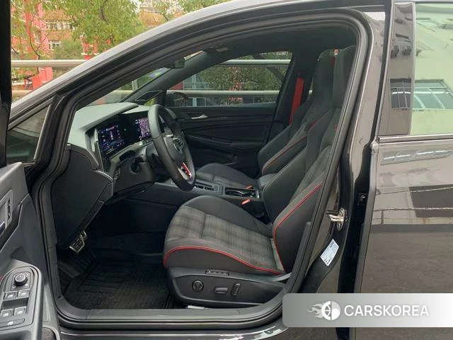Volkswagen Golf GTI 2021 Черный из Китая, фото 3