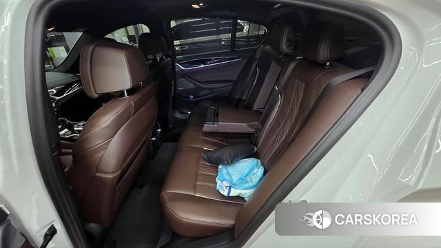 BMW 5 Series (G30) 2023 Белый из Кореи, фото 3