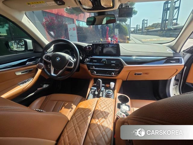 BMW 5 Series (G30) 2018 Белый из Кореи, фото 5