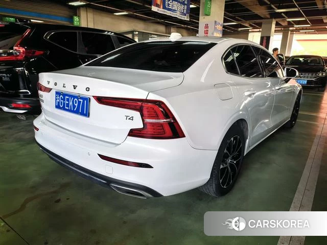 Volvo S60 2021 Белый из Китая, фото 3