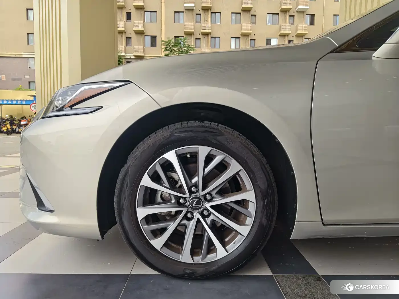 Lexus ES id 4622406 из Китая 13