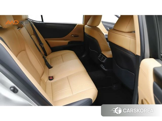 Lexus ES 2022 Серебристо-серый из Китая, фото 3
