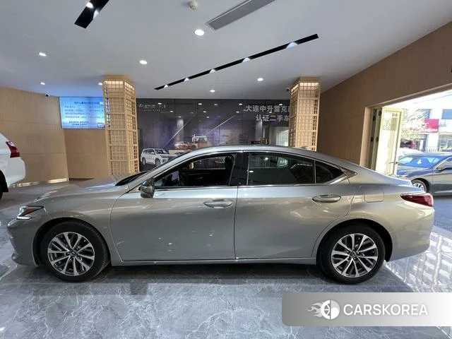 Lexus ES id 4254622 из Китая 12