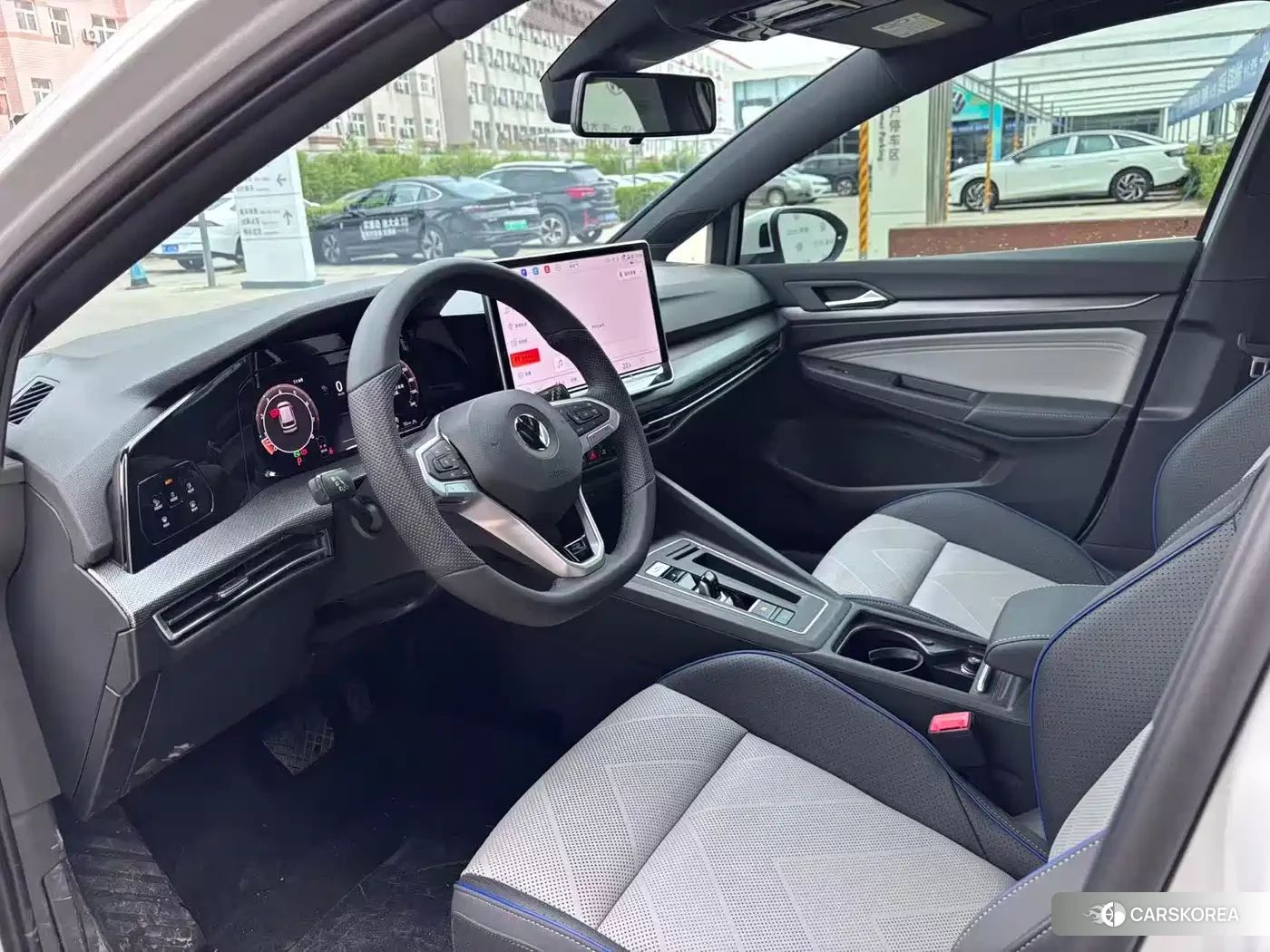 Volkswagen Golf 2026 Белый из Китая, фото 5