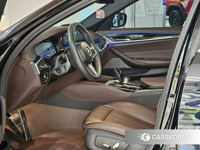 BMW 5 series 2022 Черный из Китая, фото 3