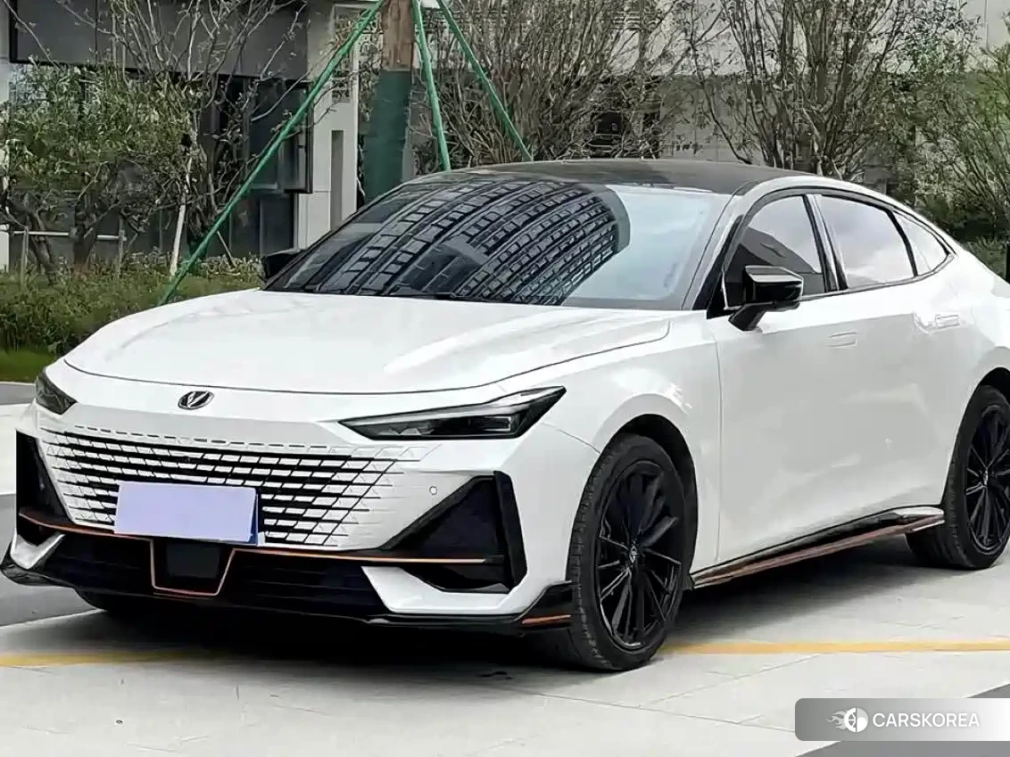 Chang'an Changan UNI-V 2022 Белый из Китая, фото 3