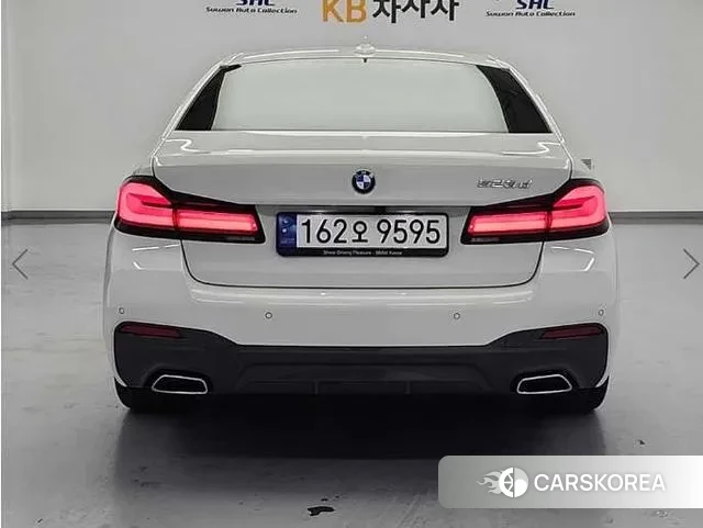 BMW 5 Series (G30) 2023 Белый из Кореи, фото 3