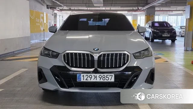 BMW 5 Series (G60) 2025 Серый из Кореи, фото 4