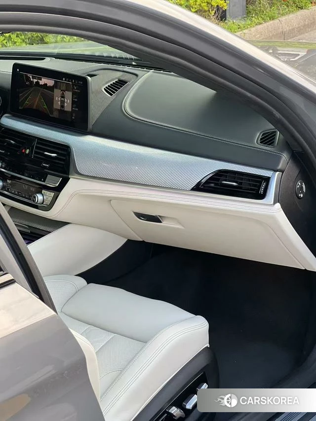 BMW 5 series (imported) 2022 Серебристо-серый из Китая, фото 4