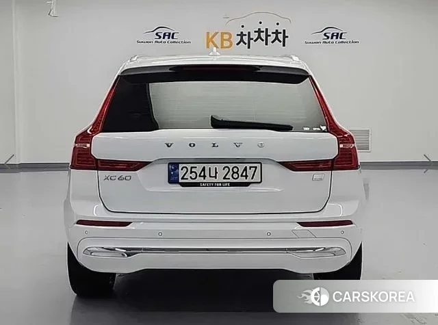 Volvo XC60 second Generation 2023 Белый из Кореи, фото 3