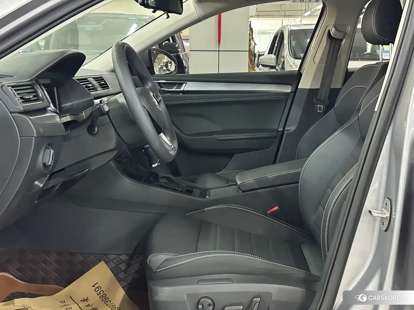 Skoda Superb 2023 Silver/gray из Китая, фото 3