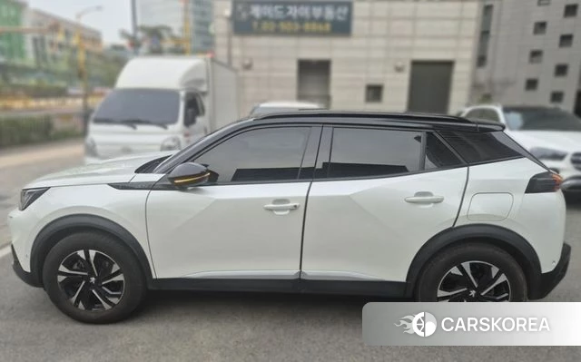 Peugeot e-2008 second generation 2023 Белый из Кореи, фото 3