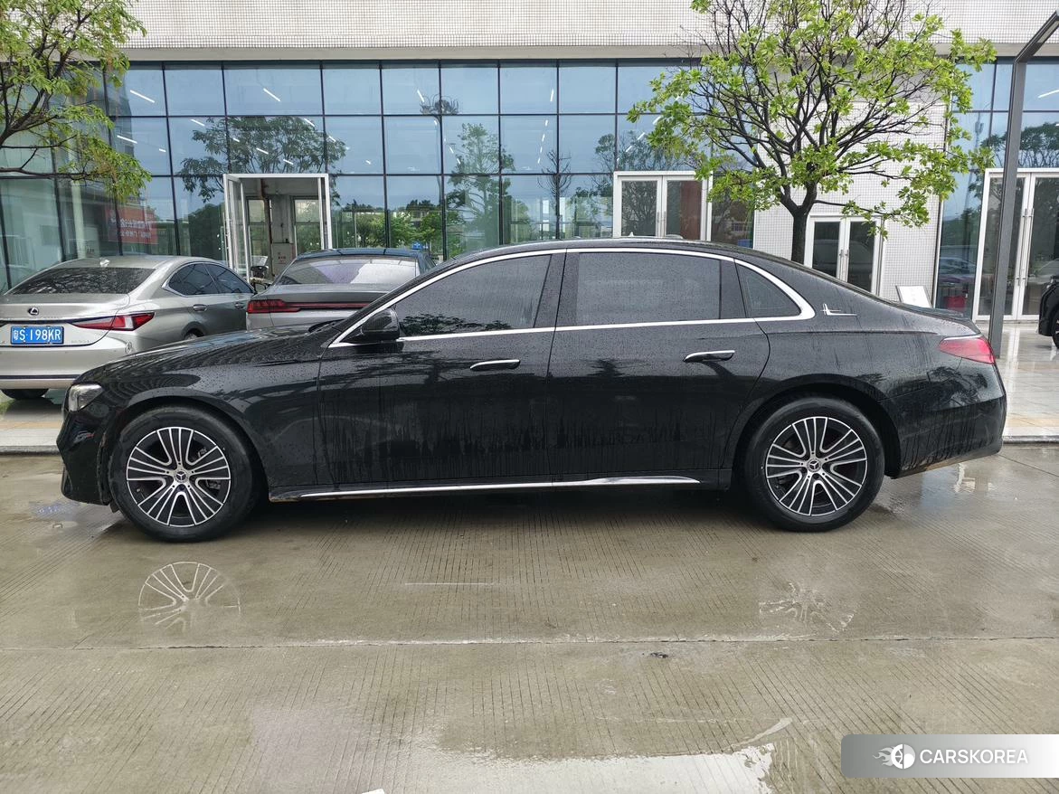 Mercedes-Benz E-Class 2023 Черный из Китая, фото 3
