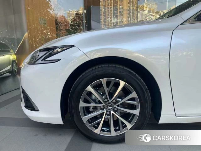 Lexus ES 2026 Белый из Китая, фото 3