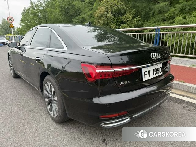 Audi A6L id 4348772 из Китая 8